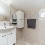 וילה Zara נין