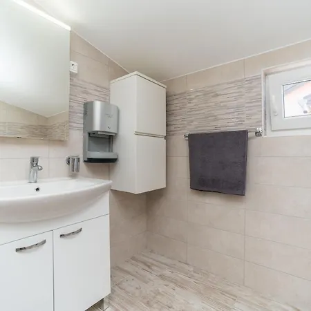 Villa Zara Nin