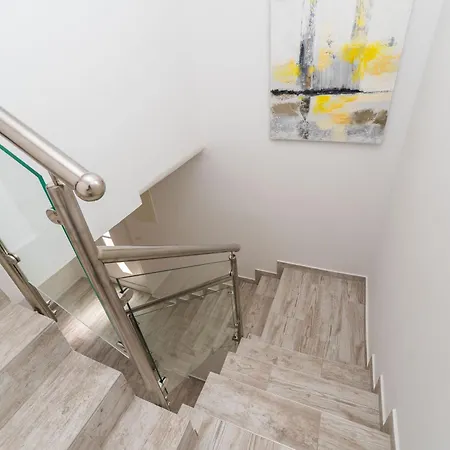Villa Zara Nin