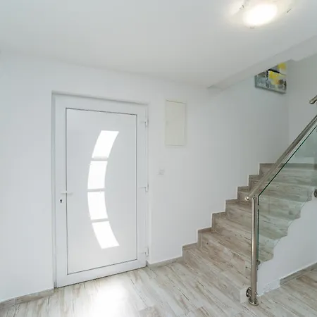 Zara Villa *